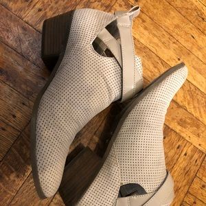 Dr. Scholl’s size 11 beige ankle boot